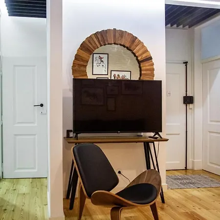 Colourful And Tasteful 2bedroom In Graca * Лиссабон