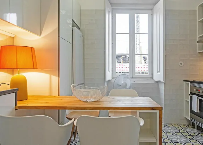 Colourful And Tasteful 2bedroom In Graca * Lisboa
