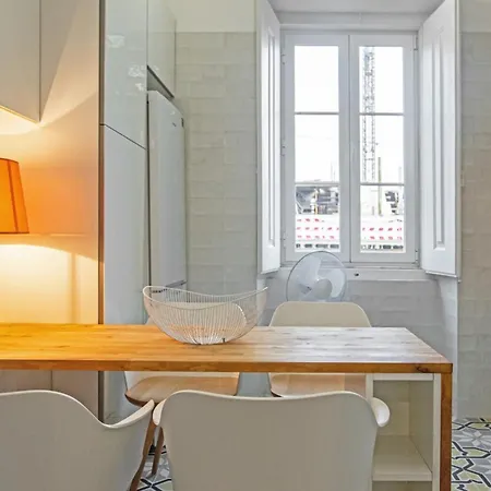 Colourful And Tasteful 2bedroom In Graca * Lisbon